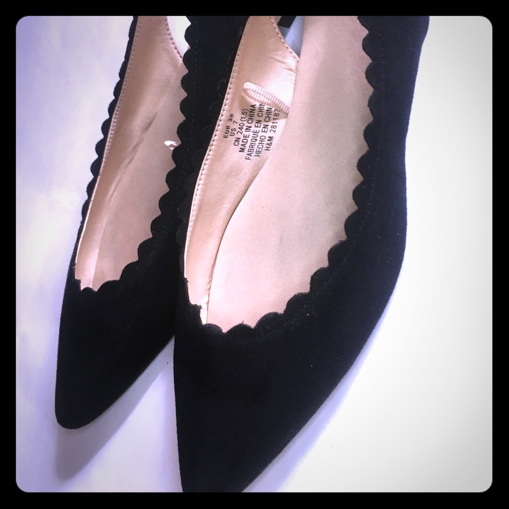 🎉 HP 🎉 H&M’s Suede Ballet Flats